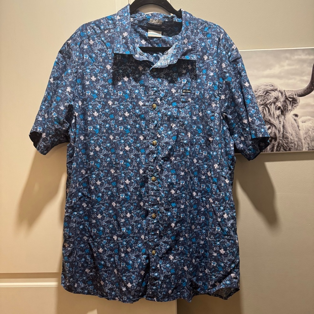 Columbia regular fit button down. XXL